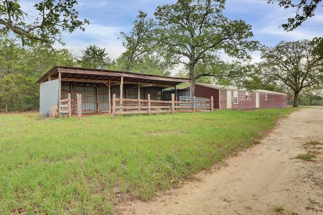 $899,000 | 847 State Highway 95, Smithville, TX 78957