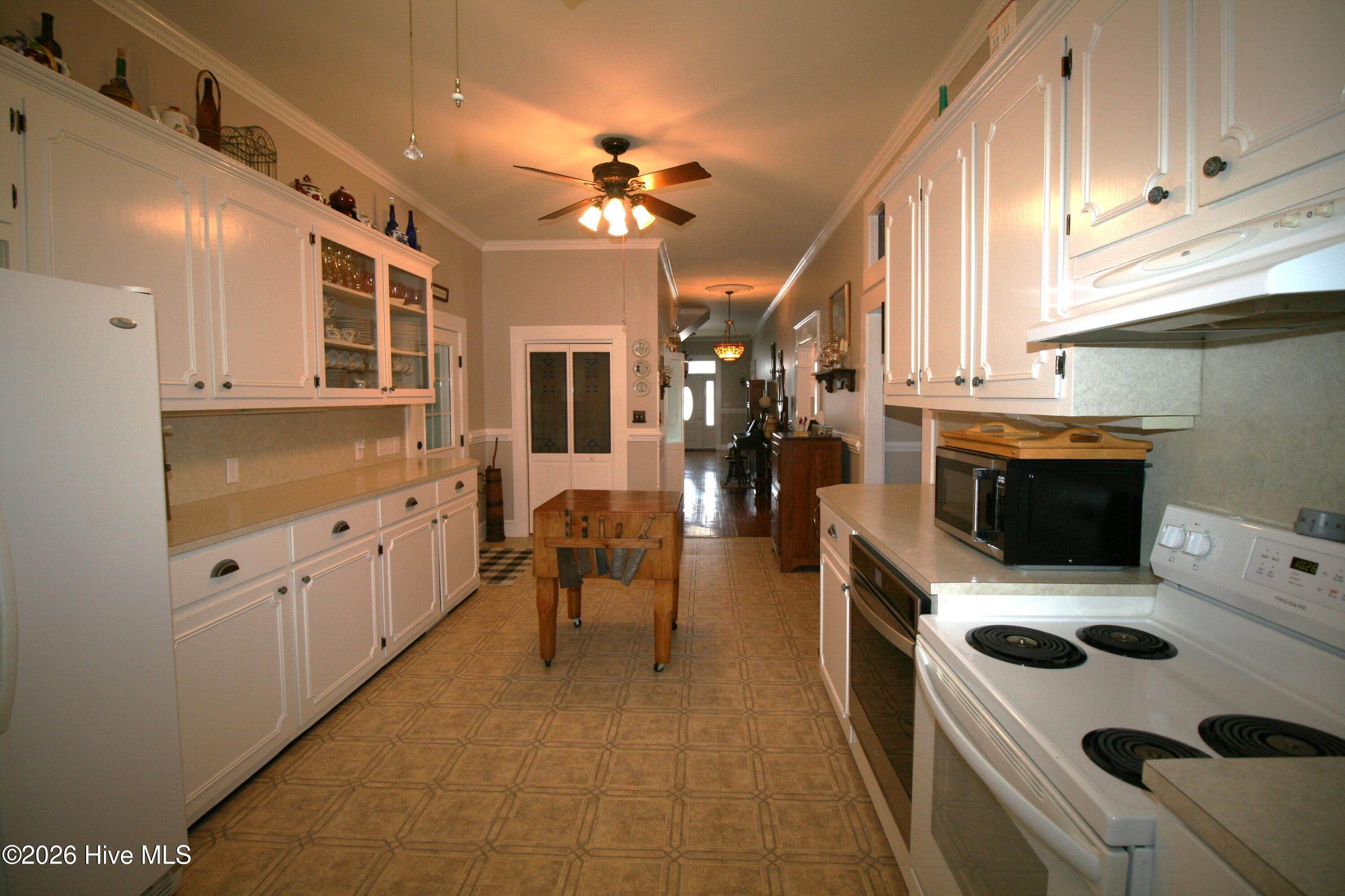 259 Fairlane Road Plymouth, NC 27962 - Photo 8 of 33 Spacious Kitchen