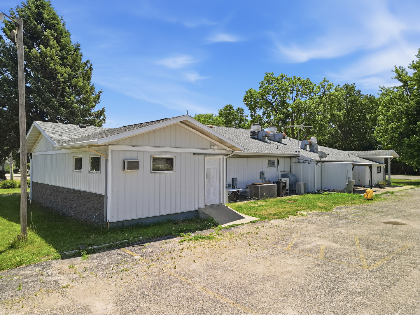 707 Freeport Road Sterling, IL 61081 - Photo 12 of 49
