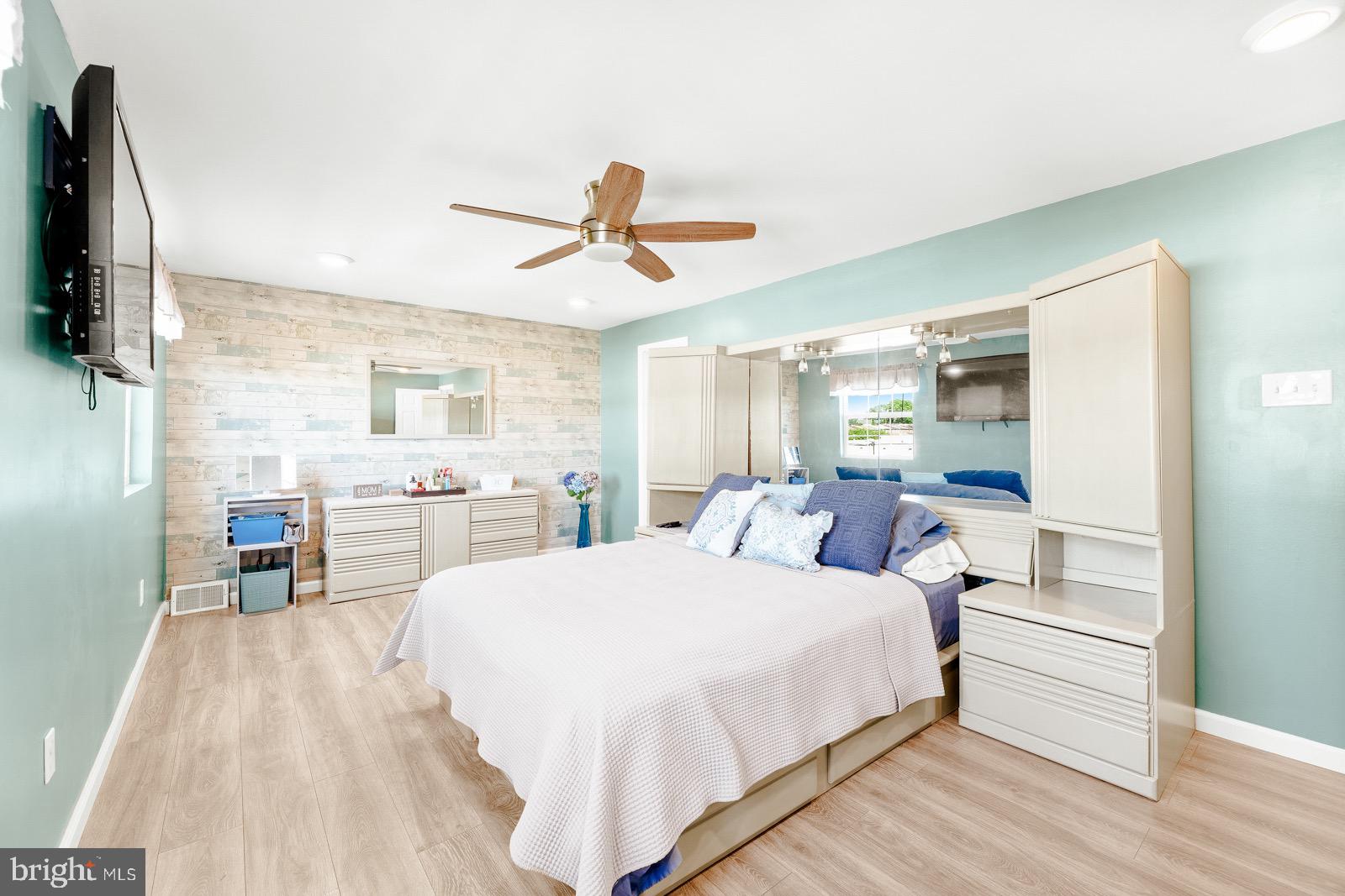 4408 Crossland Road Philadelphia, PA 19154 - Photo 18 of 36 Gallery Image 18