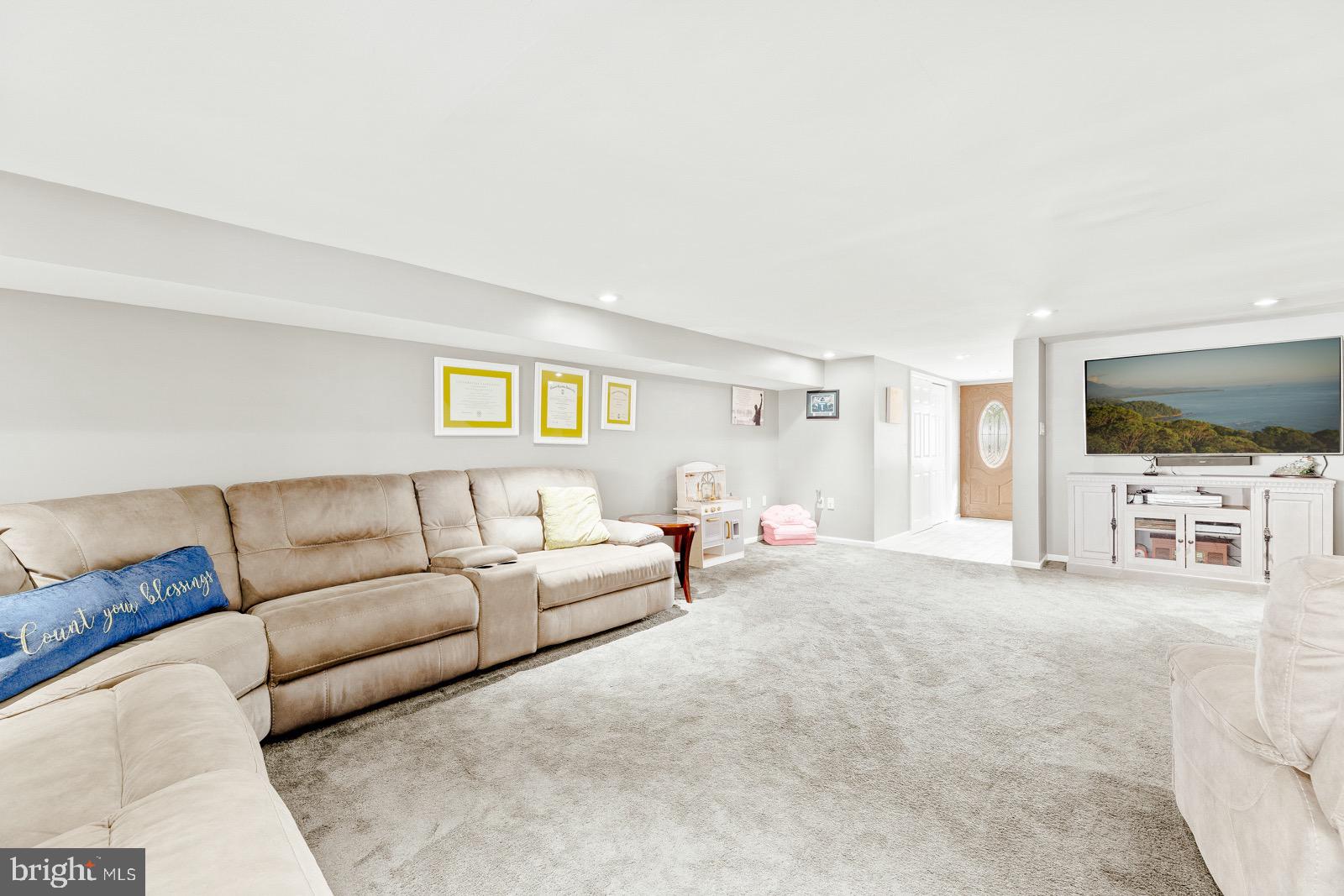 4408 Crossland Road Philadelphia, PA 19154 - Photo 29 of 36 Gallery Image 29