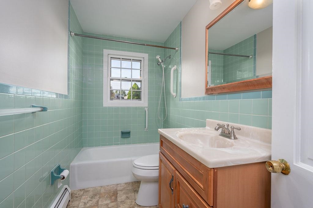 1047 Dover Road Epsom, NH 03234 - Photo 18 of 30