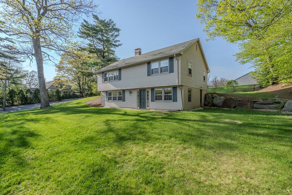 1047 Dover Road Epsom, NH 03234 - Photo 5 of 30