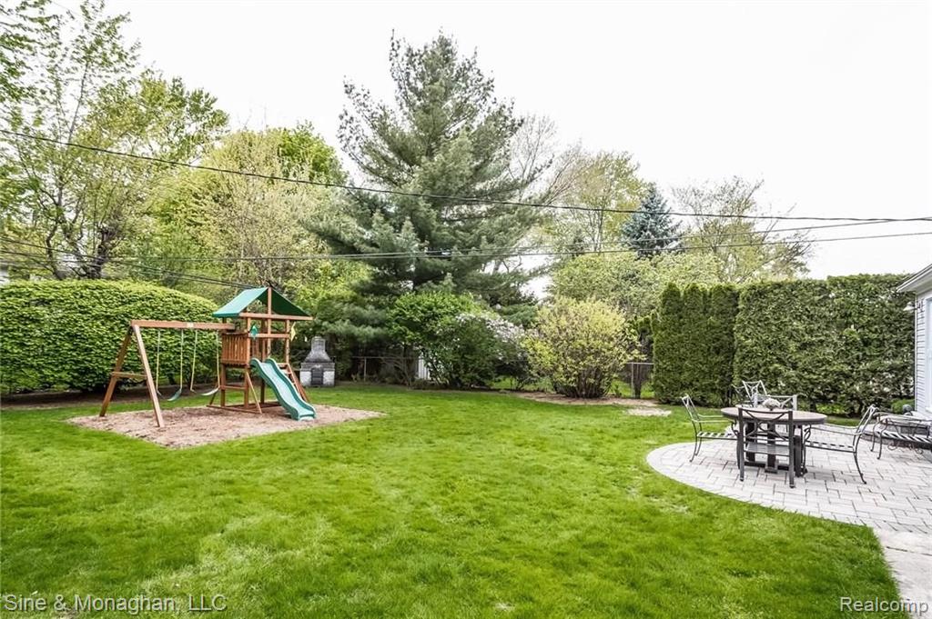 339 Ridgemont Road Grosse Pointe Farms, MI 48236 - Photo 32 of 39