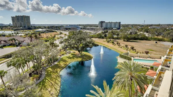 a view of entryway with window
