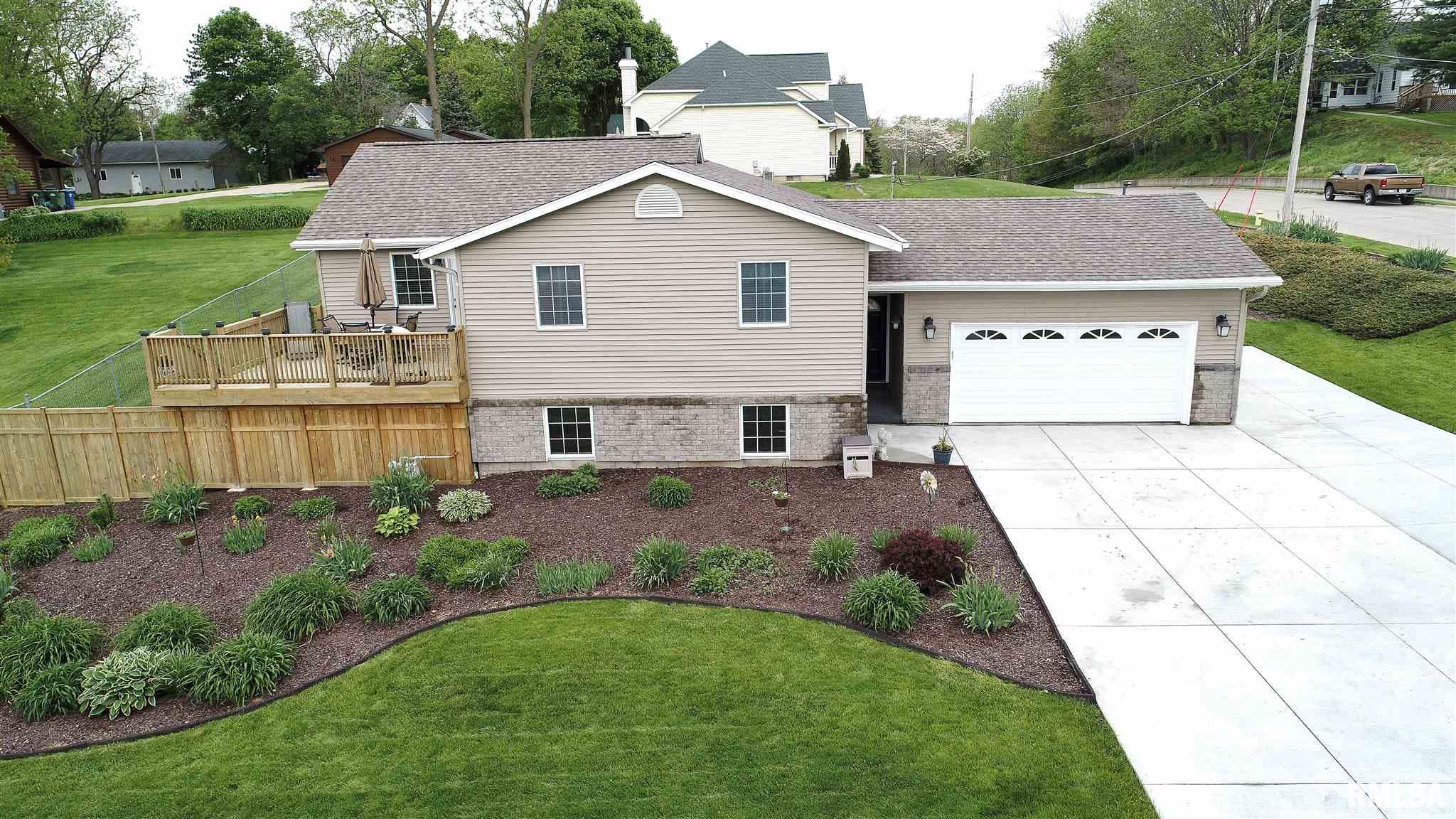 3220 North 3rd Street Clinton, IA 52732 - Photo 1 of 23 Gallery Image 1