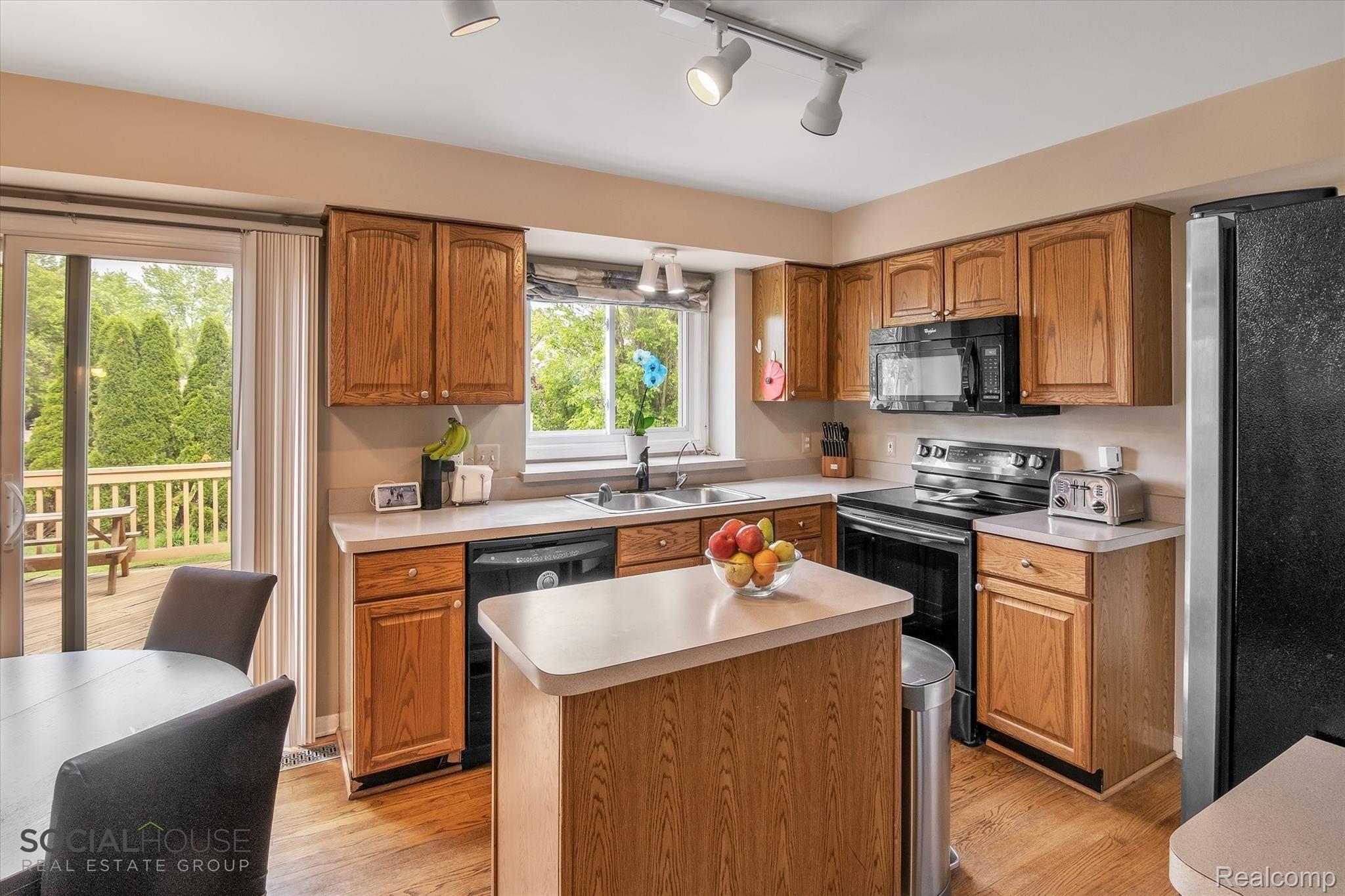 6800 Fox Hills Road Canton, MI 48187 - Photo 13 of 52 14-6800 Fox Hills Rd-Windowstill-Real-Estate-Photography-14.jpg