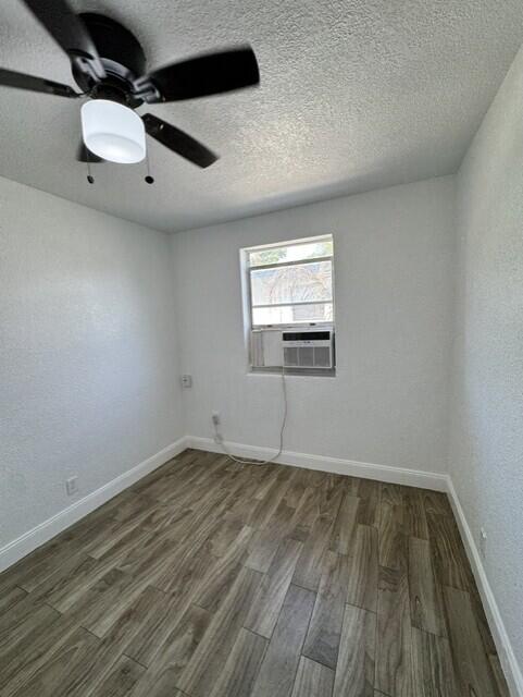 554 West 1st Street Riviera Beach, FL 33404 - Photo 6 of 11 8fcb069d-b1db-45c7-b4f2-9a0ab33fe0a1