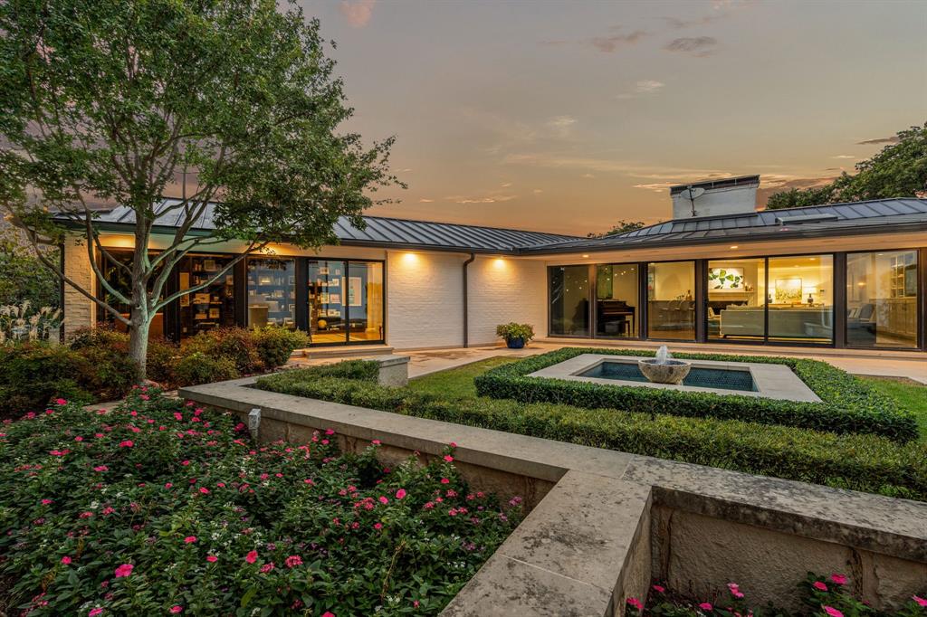 5849 Merrymount Road Westover Hills, TX 76107 - Photo 37 of 40 front view of a house with a yard
