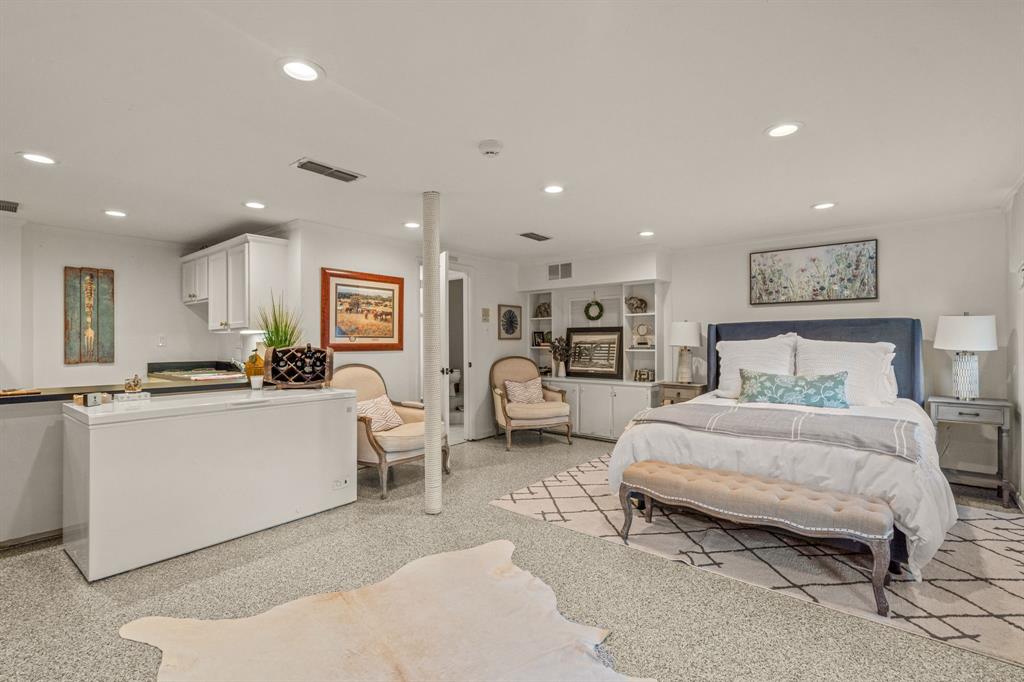 5849 Merrymount Road Westover Hills, TX 76107 - Photo 38 of 40 a living room with furniture a window and a table