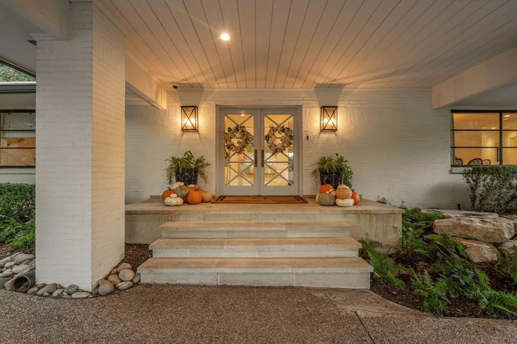 5849 Merrymount Road Westover Hills, TX 76107 - Photo 5 of 40