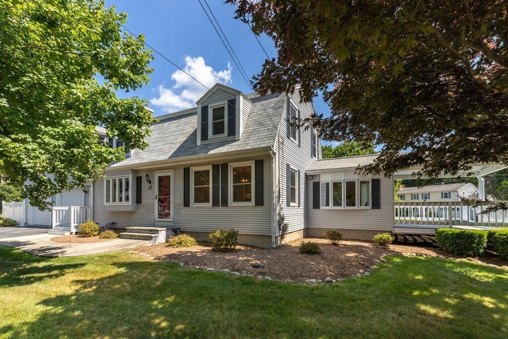 37 Newtown Road Acton, MA 01720 - Photo 3 of 35