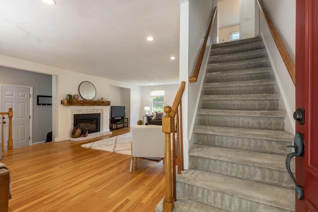 37 Newtown Road Acton, MA 01720 - Photo 4 of 35