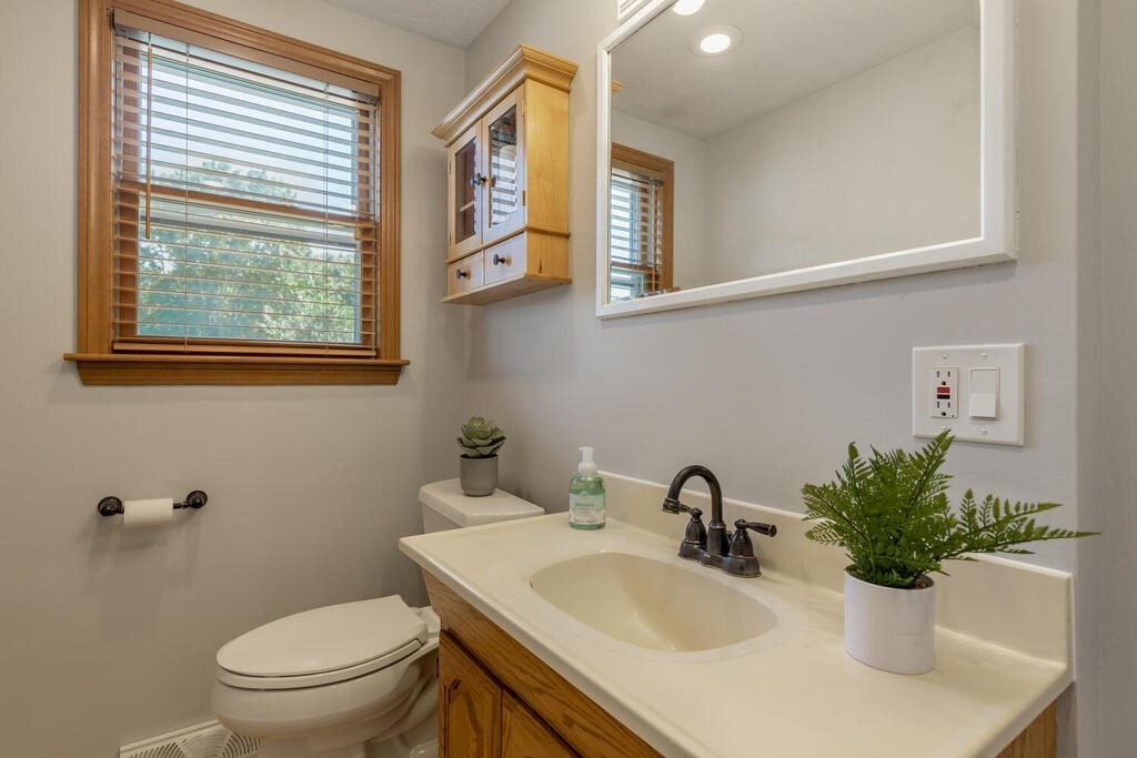 37 Newtown Road Acton, MA 01720 - Photo 9 of 35