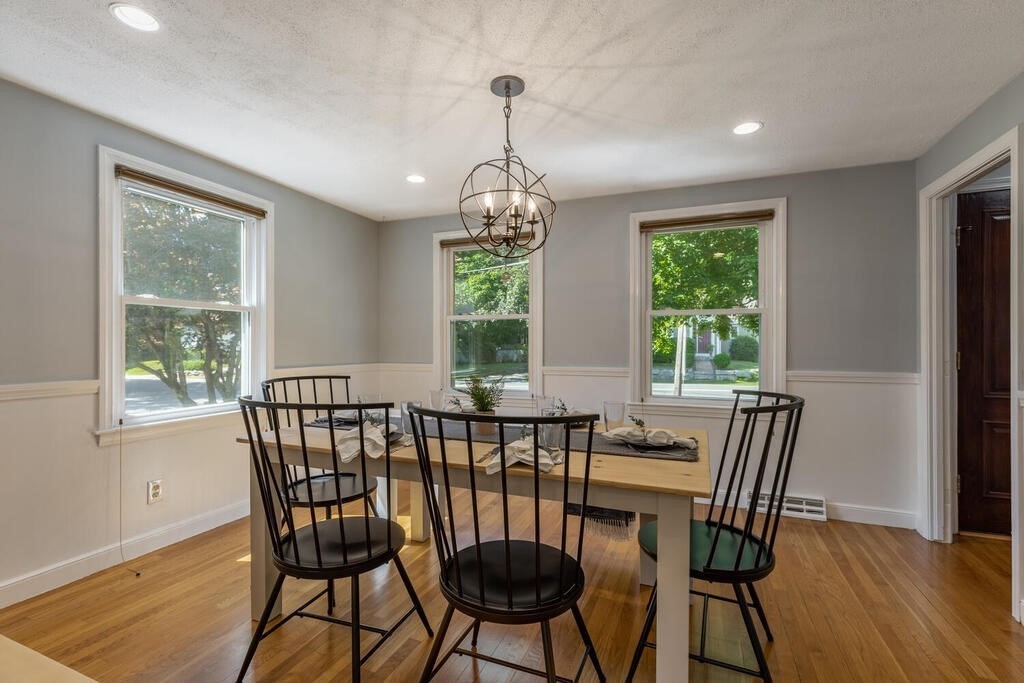 37 Newtown Road Acton, MA 01720 - Photo 10 of 35