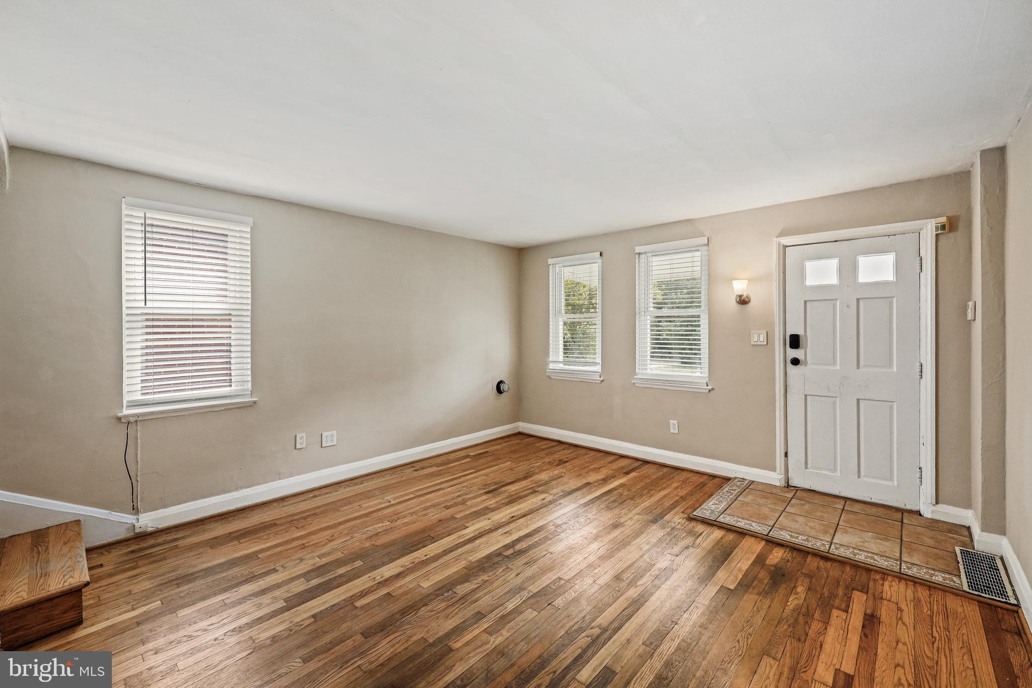 1674 Mussula Road Towson, MD 21286 - Photo 5 of 24 Living Room