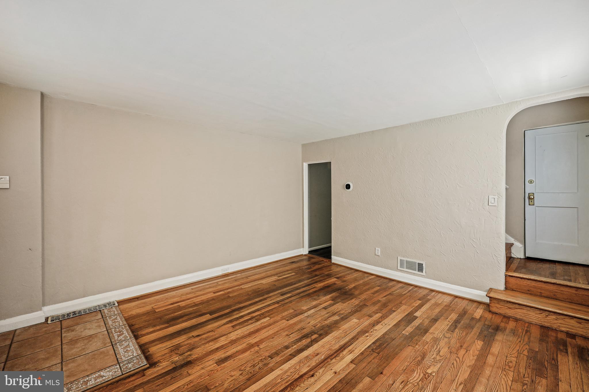 1674 Mussula Road Towson, MD 21286 - Photo 6 of 24 Living Room