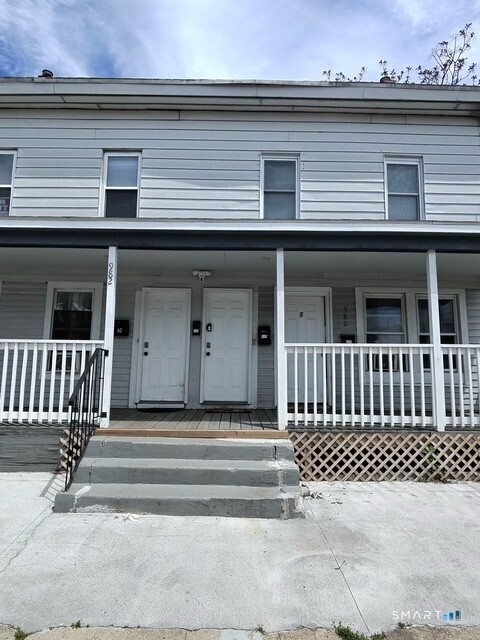982 Pembroke Street, Unit 2L Bridgeport, CT 06608 - Photo 13 of 13 Front of House (Left Door)