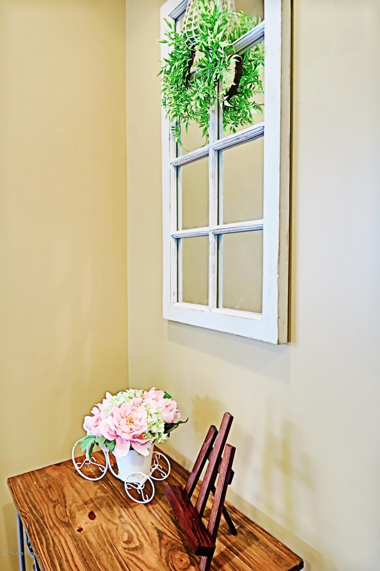 10015 Rimfire Road Louisville, KY 40291 - Photo 5 of 56 Tastefully decorated throughout