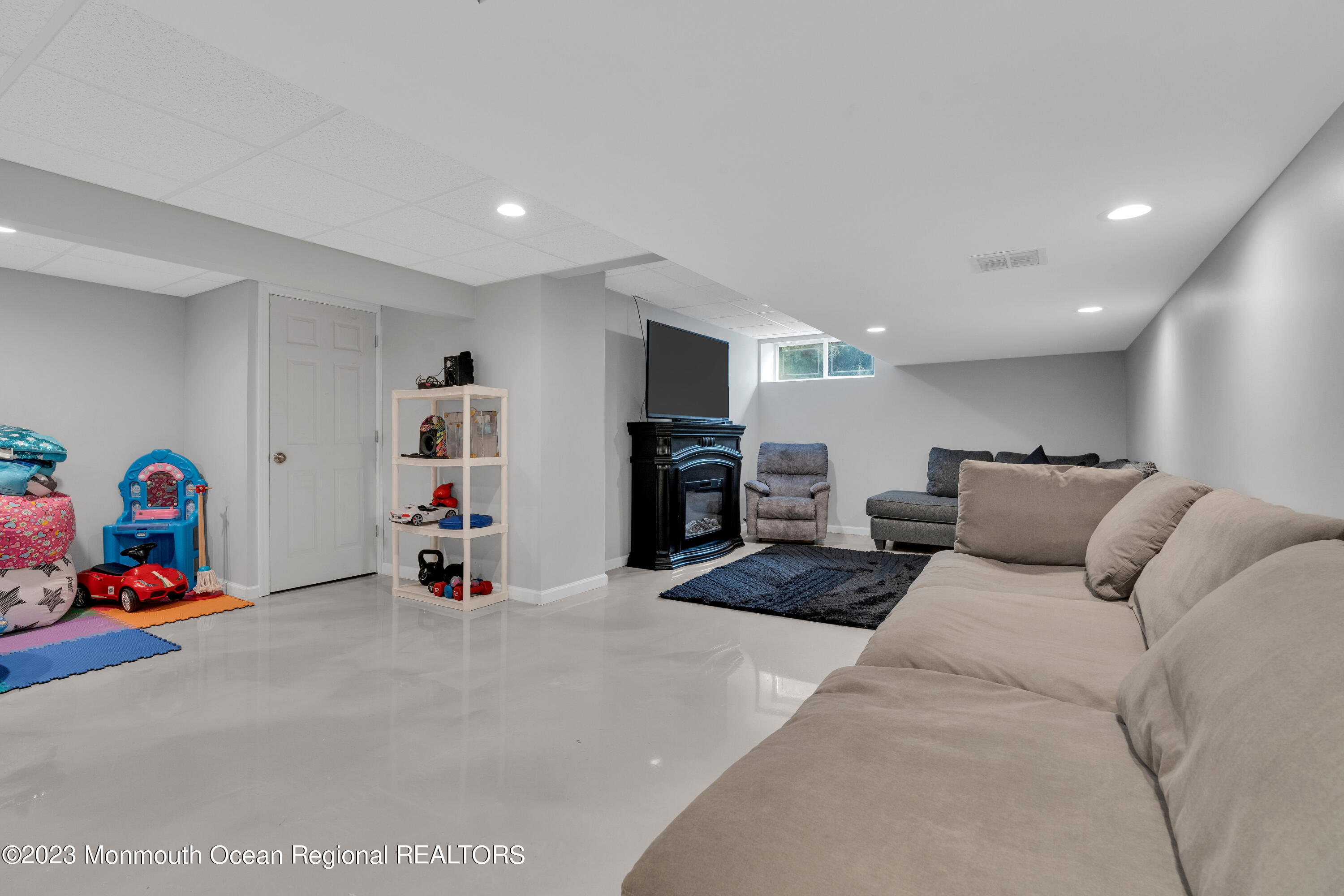 271 Bennington Road Freehold, NJ 07728 - Photo 34 of 39 046_dsc03399