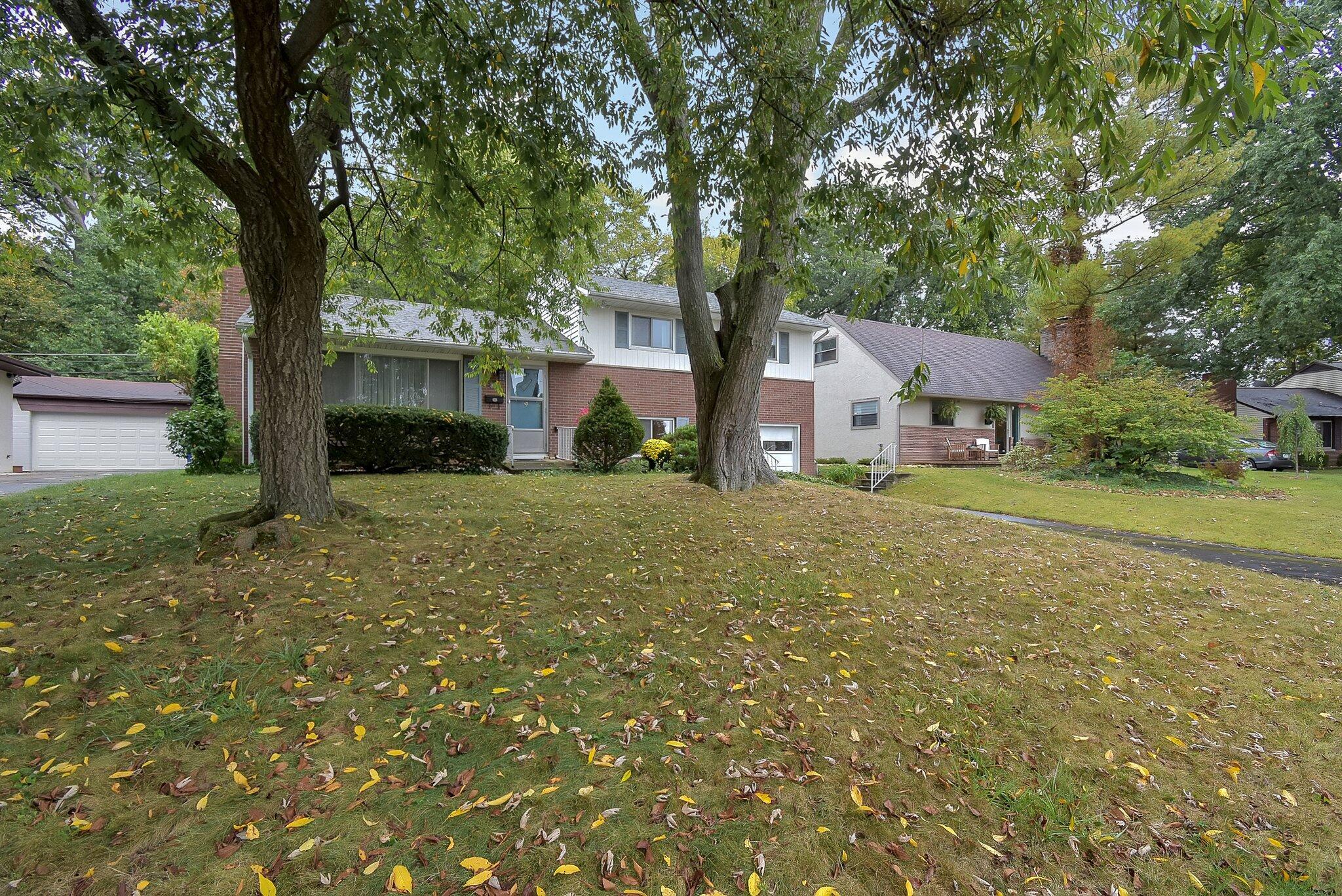 1390 Bryson Road Columbus, OH 43224 - Photo 4 of 30 big front yard