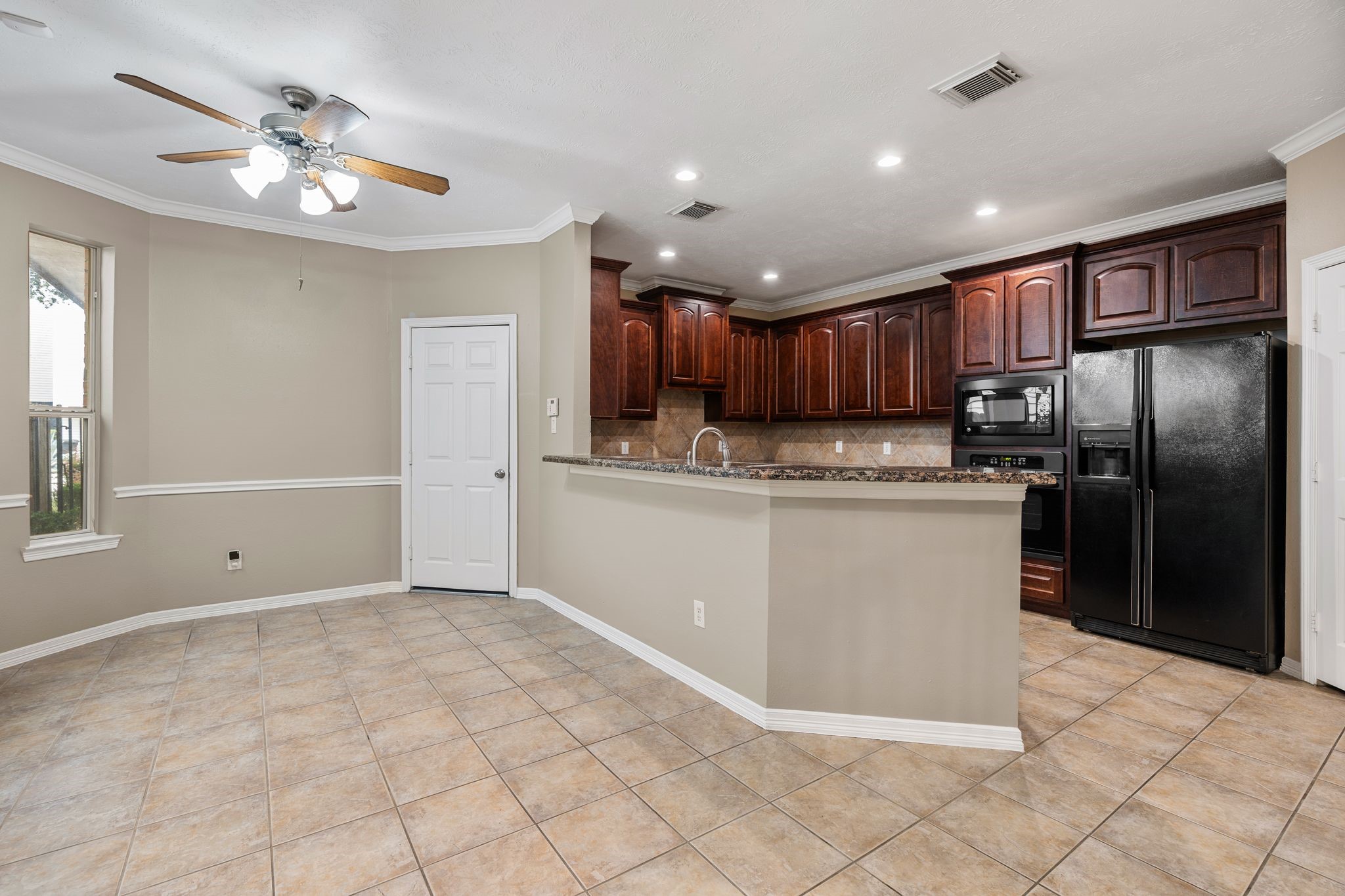 4223 Rose Street Houston, TX 77007 - Photo 13 of 40 View of Breakfast Room and Kitchen