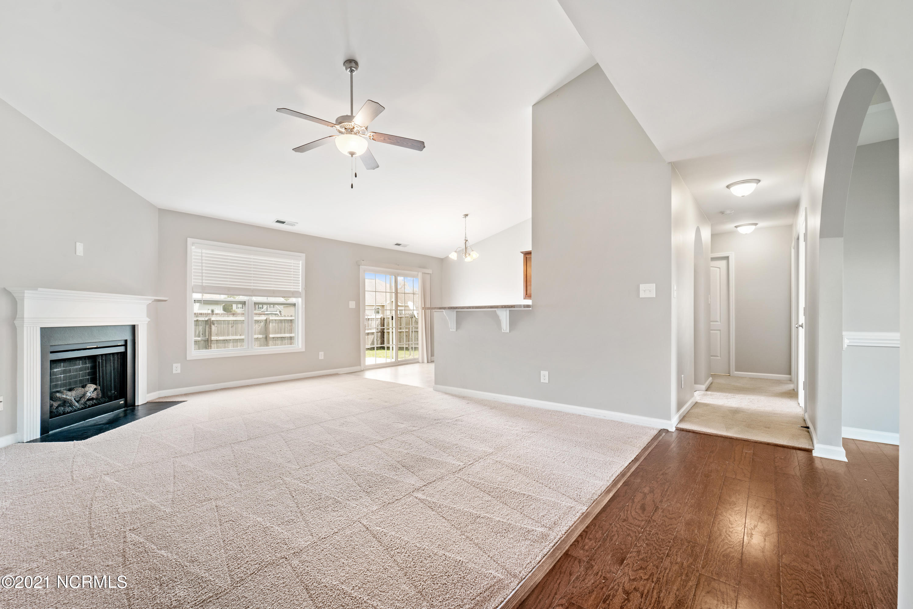 228 Merin Height Road Jacksonville, NC 28546 - Photo 17 of 44 Living Room