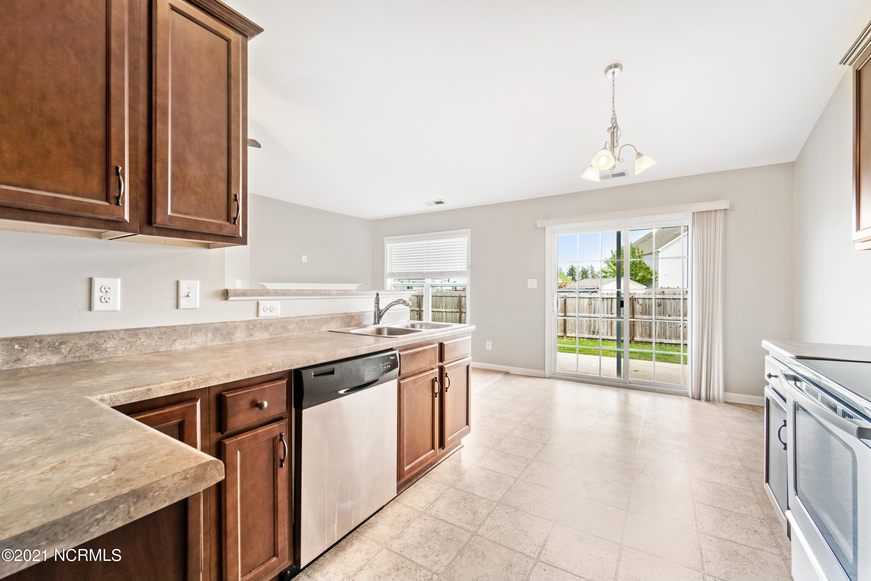 228 Merin Height Road Jacksonville, NC 28546 - Photo 27 of 44 Kitchen