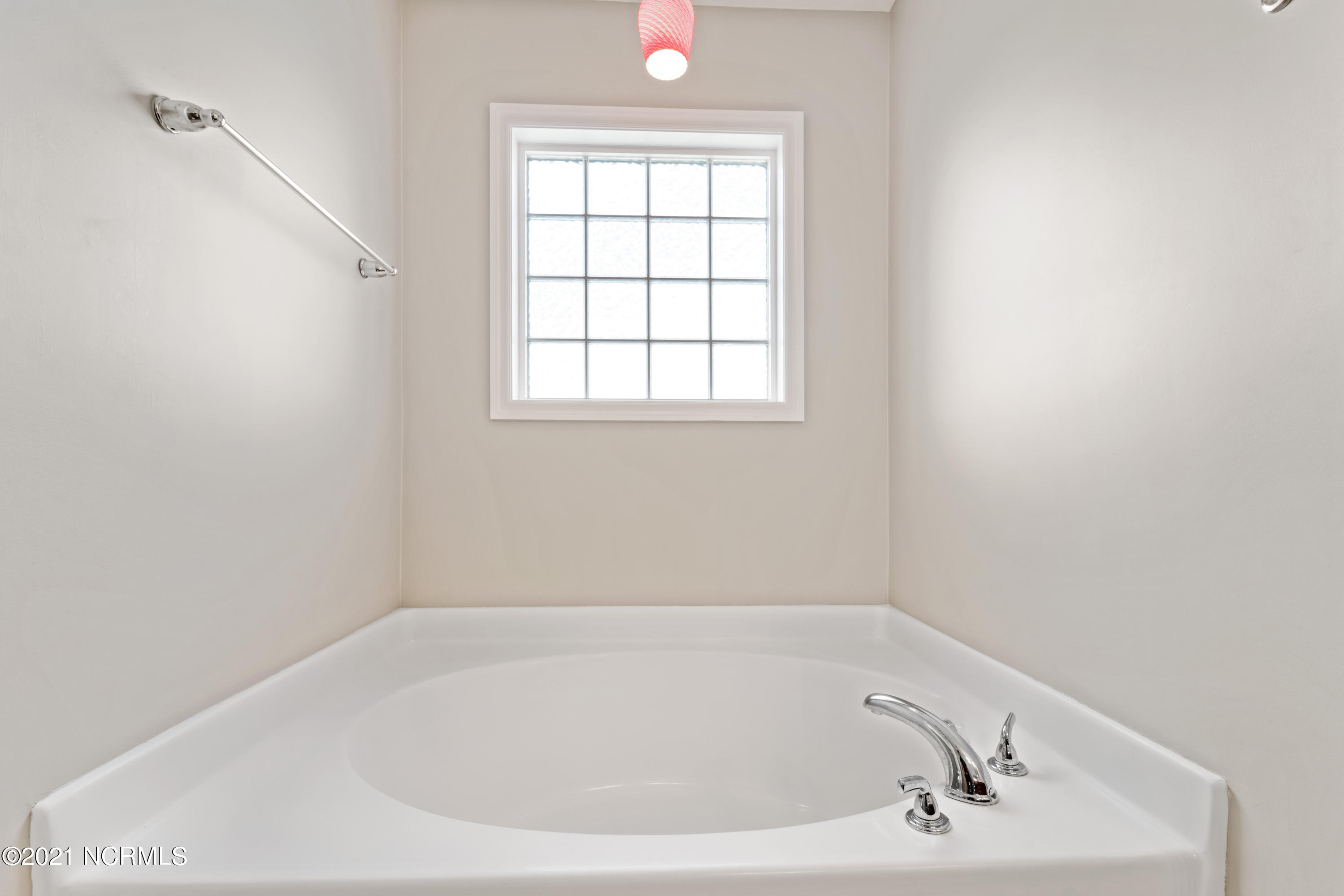 228 Merin Height Road Jacksonville, NC 28546 - Photo 33 of 44 Master Bath