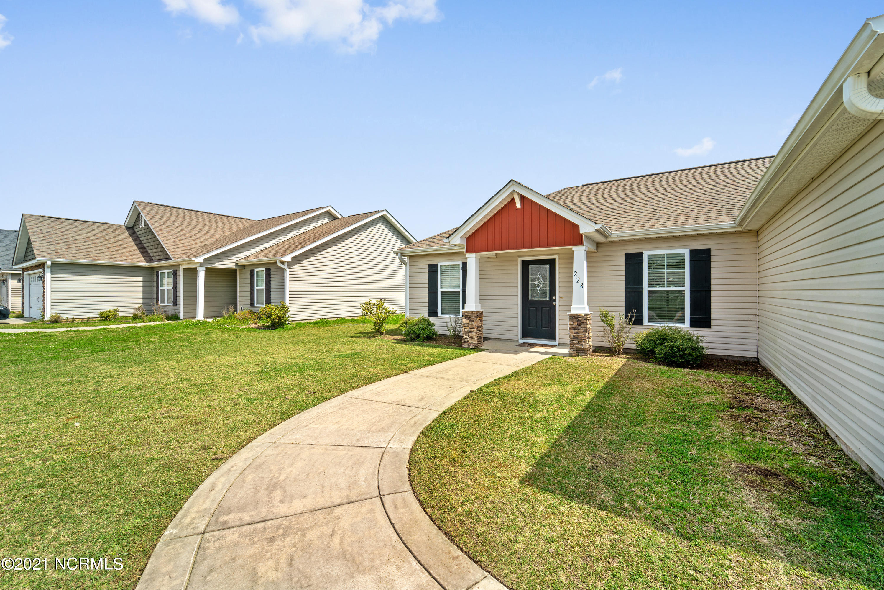 228 Merin Height Road Jacksonville, NC 28546 - Photo 6 of 44 Front