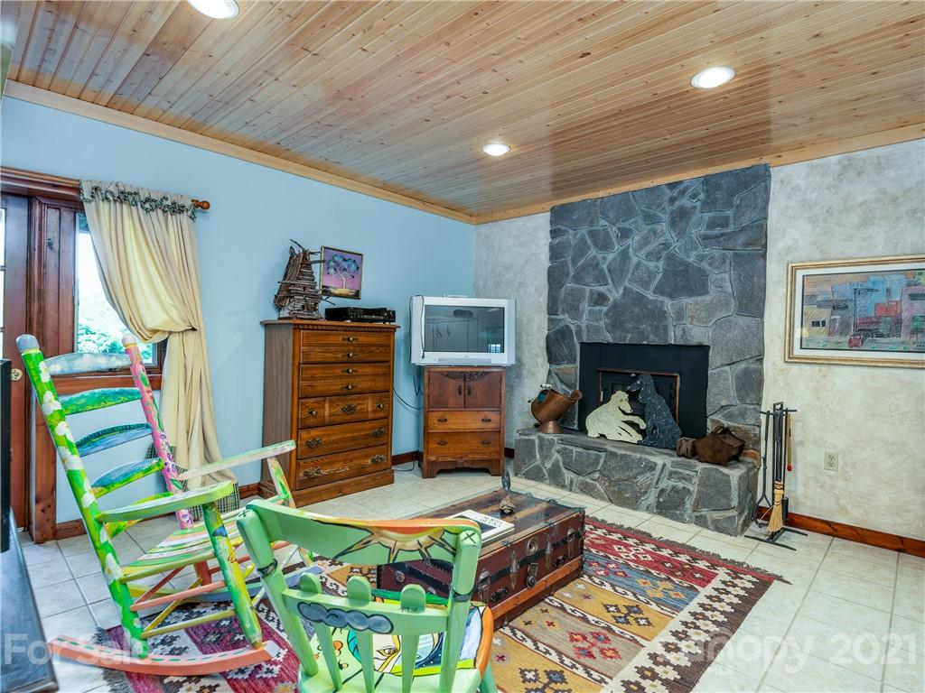 404 Timbuktu Road Sylva, NC 28779 - Photo 27 of 39 Gallery Image 27