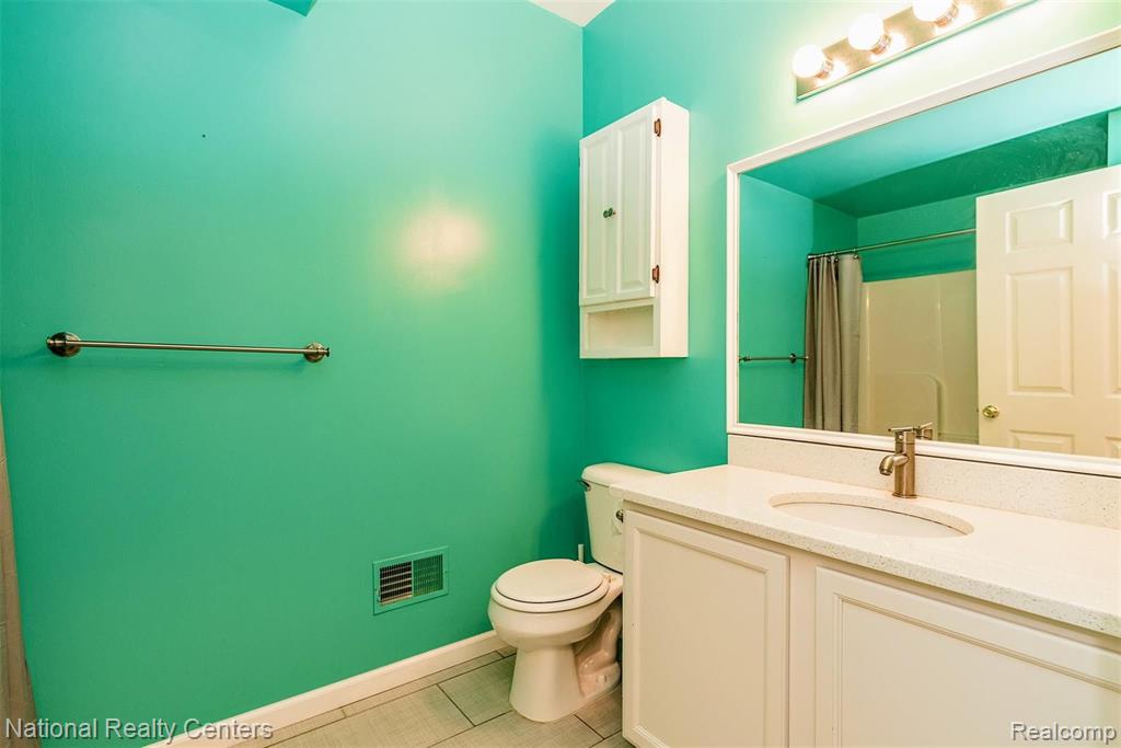 11740 Farmington Road Livonia, MI 48150 - Photo 26 of 31