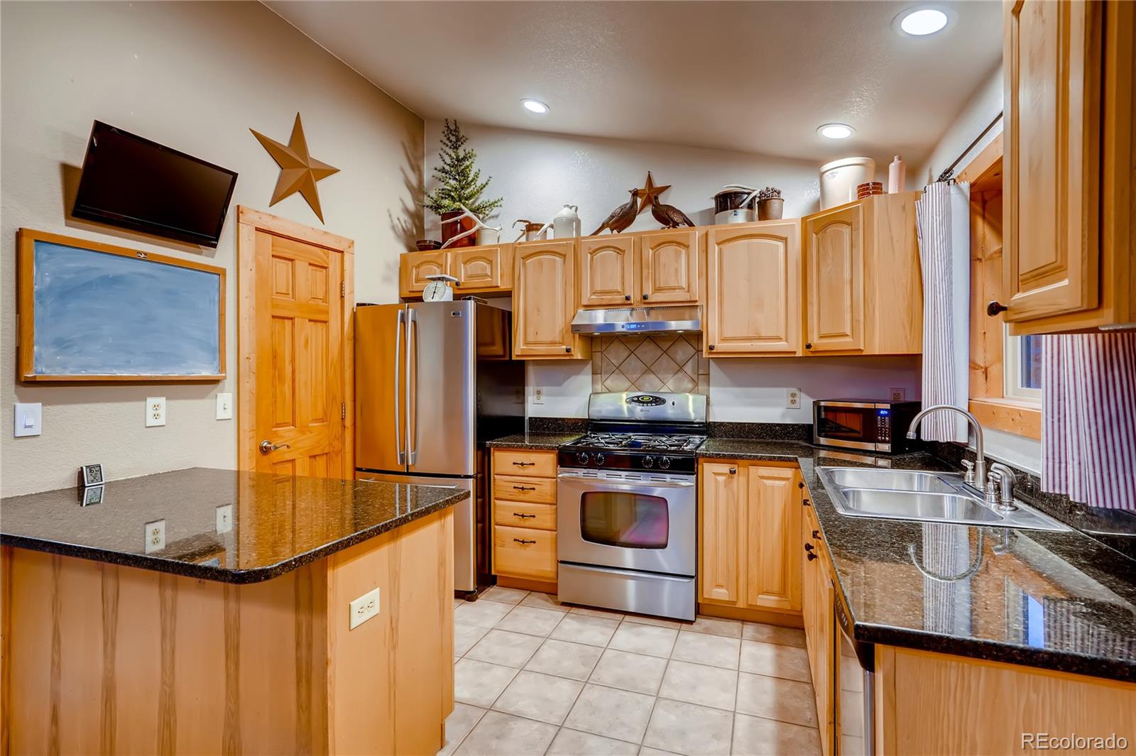 7120 County Road 43 Bailey, CO 80421 - Photo 20 of 37 a kitchen with stainless steel appliances granite countertop a sink a stove and a refrigerator