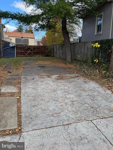 a front view of house with yard