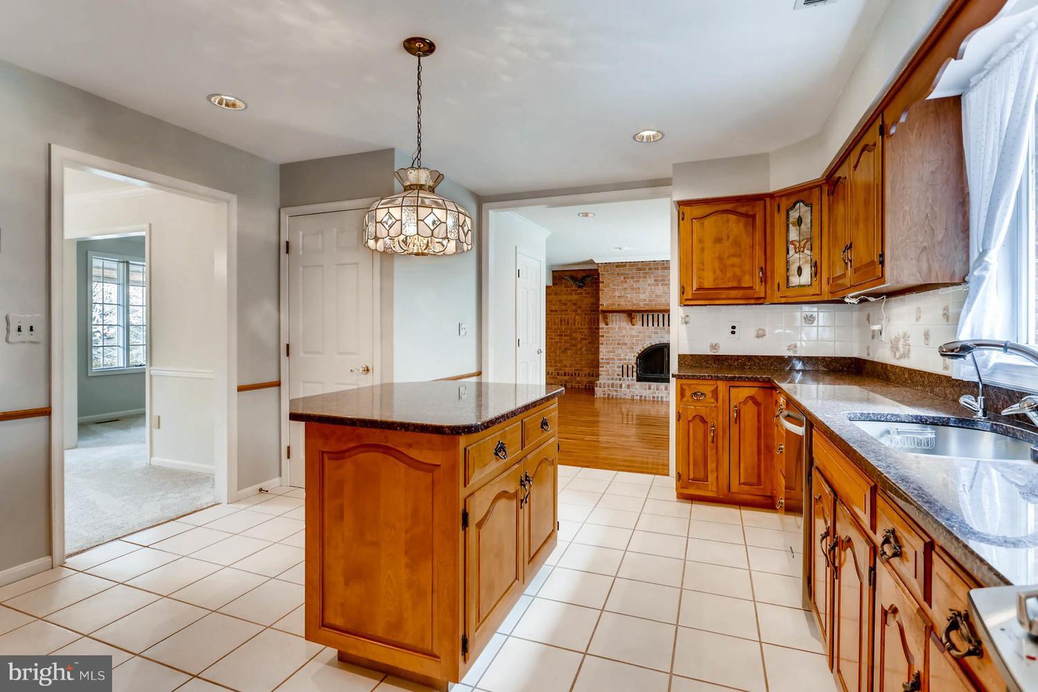 1905 Captain Kettle Road Reisterstown, MD 21136 - Photo 11 of 30 Ceramic tile floor and back-splash!