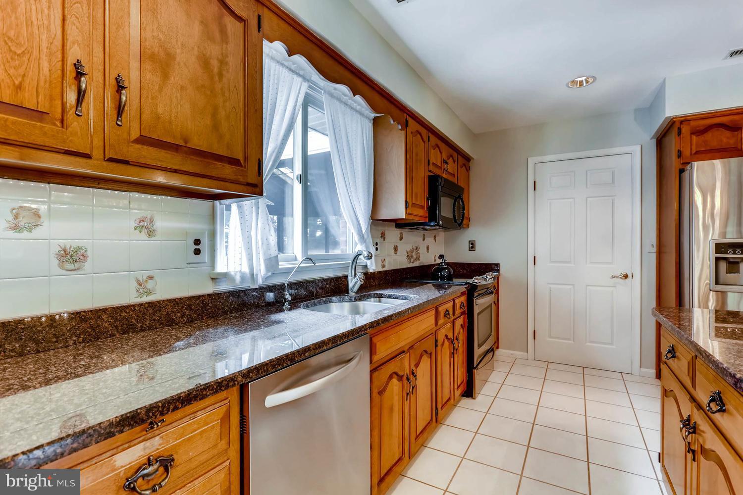 1905 Captain Kettle Road Reisterstown, MD 21136 - Photo 12 of 30 Granite counter tops!