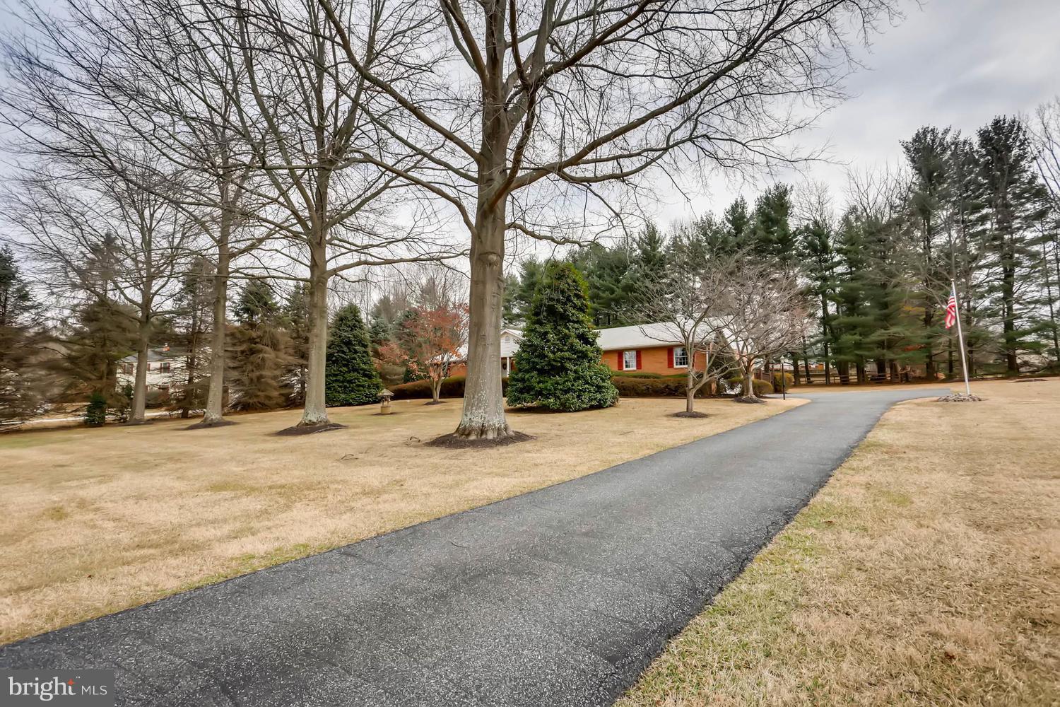 1905 Captain Kettle Road Reisterstown, MD 21136 - Photo 4 of 30 Large driveway!
