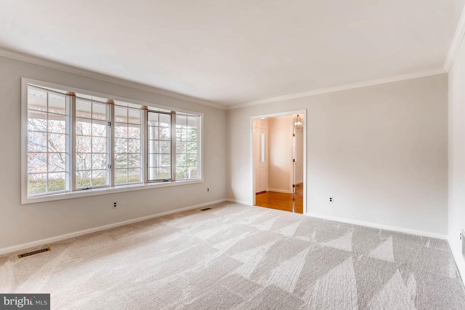 1905 Captain Kettle Road Reisterstown, MD 21136 - Photo 5 of 30 Bright and welcoming living room!