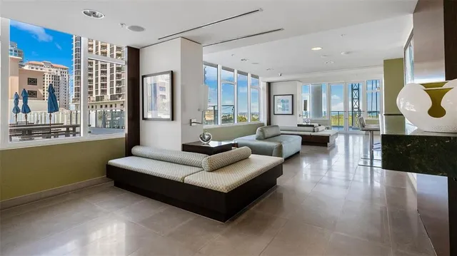 $930,000 | 175 1st Street South, Unit 406, St. Petersburg, FL 33701