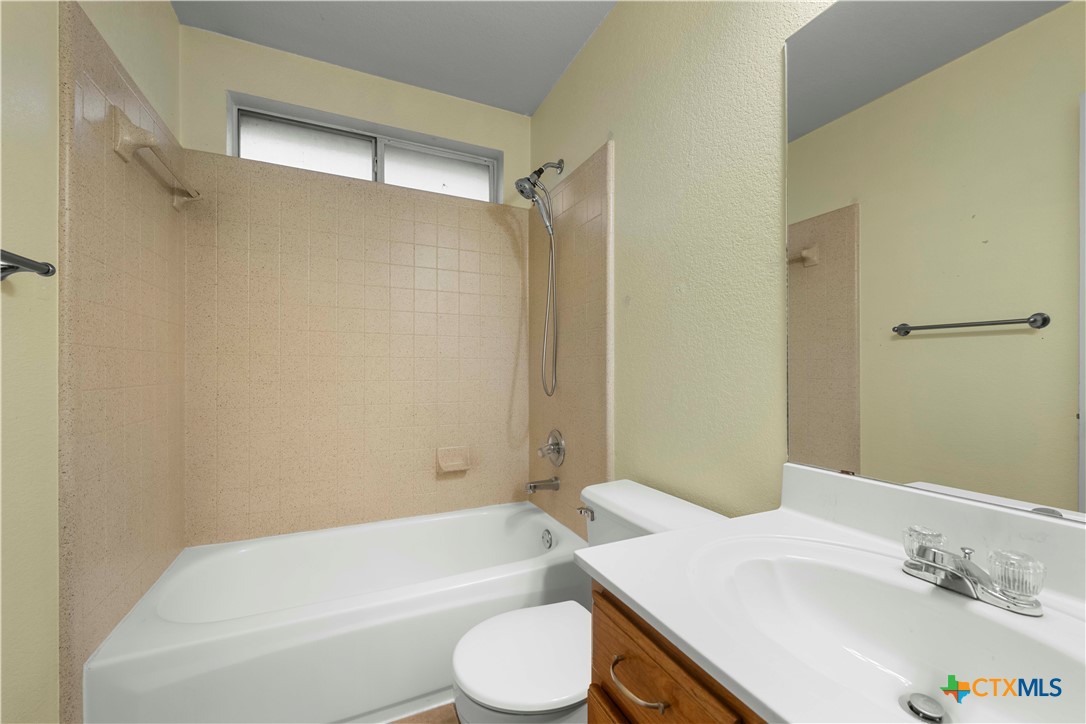3624 Rainforest Lane Killeen, TX 76549 - Photo 10 of 27 a bathroom with a sink toilet and shower