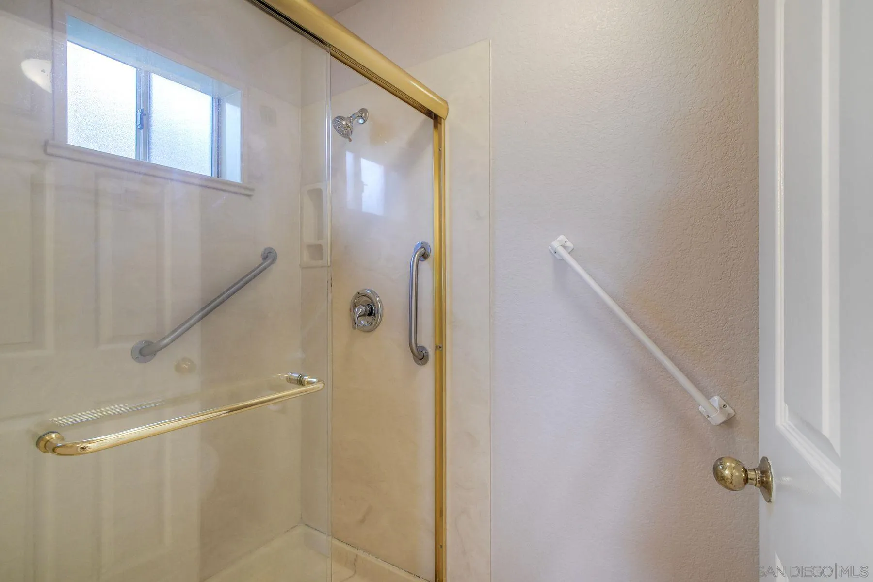 1089 Ridge Heights Drive Fallbrook, CA 92028 - Photo 17 of 42 a bathroom with a shower