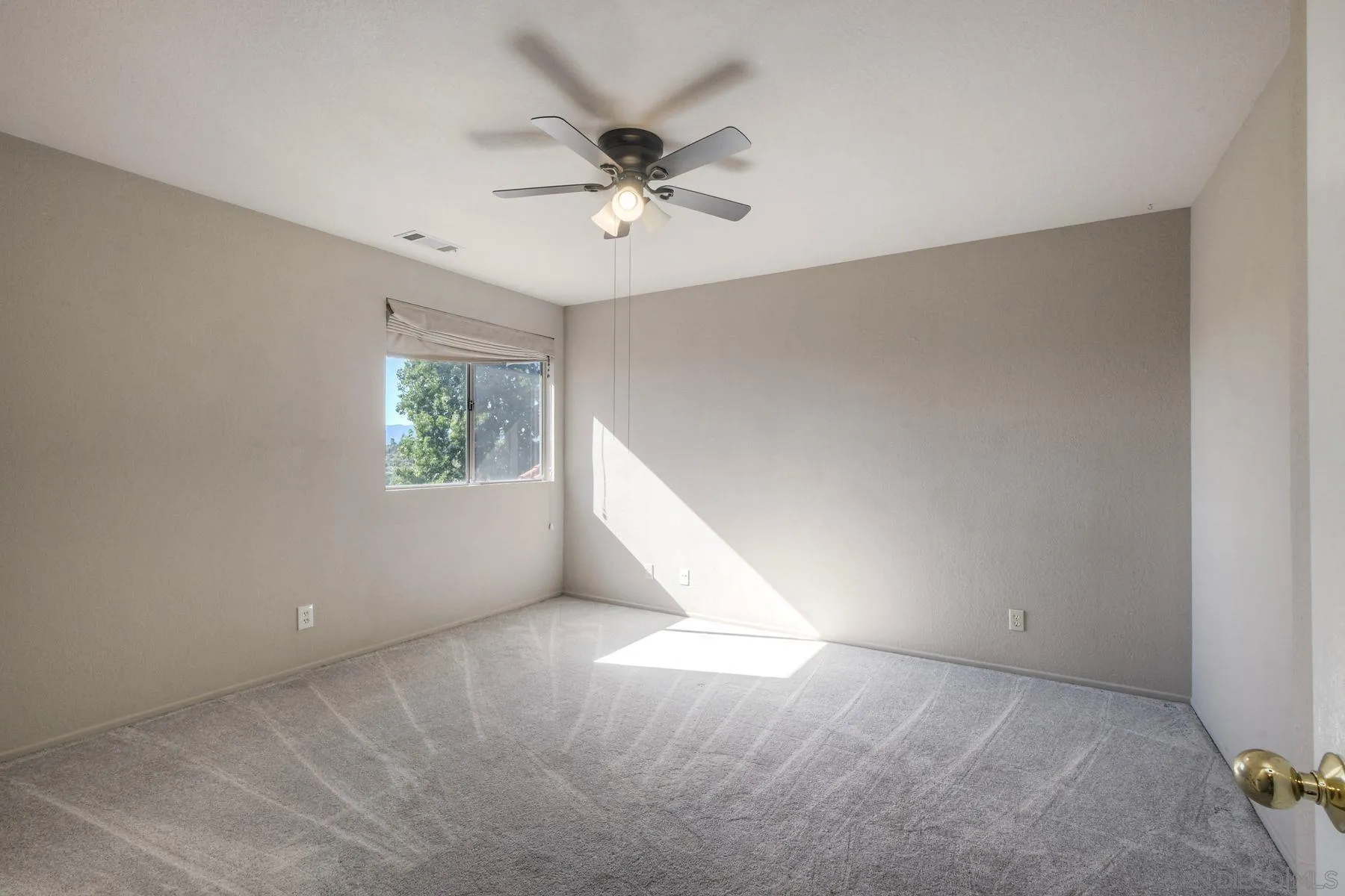 1089 Ridge Heights Drive Fallbrook, CA 92028 - Photo 19 of 42 an empty room with a window and a ceiling fan
