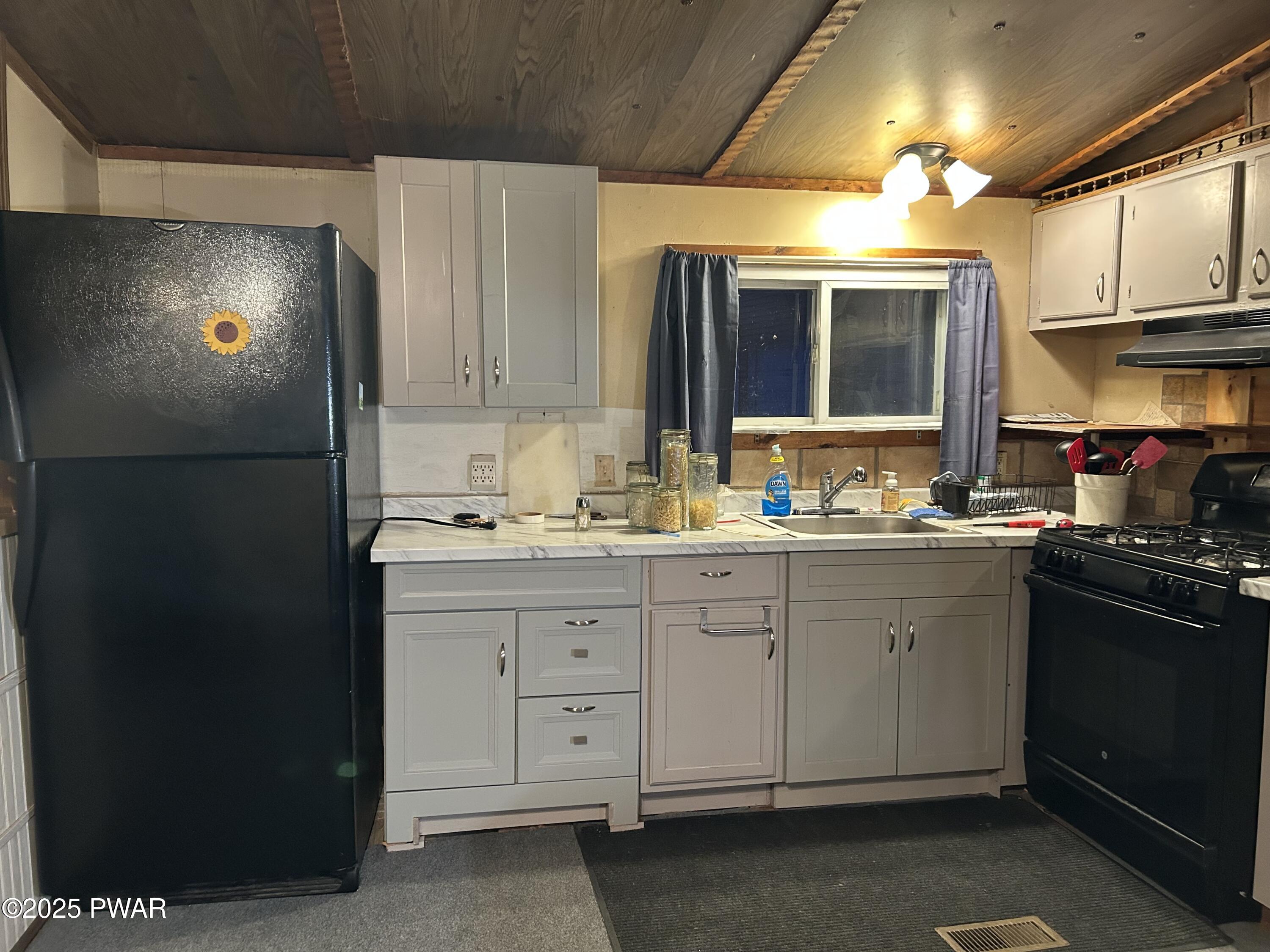 223 Daniels Road Hawley, PA 18428 - Photo 10 of 36