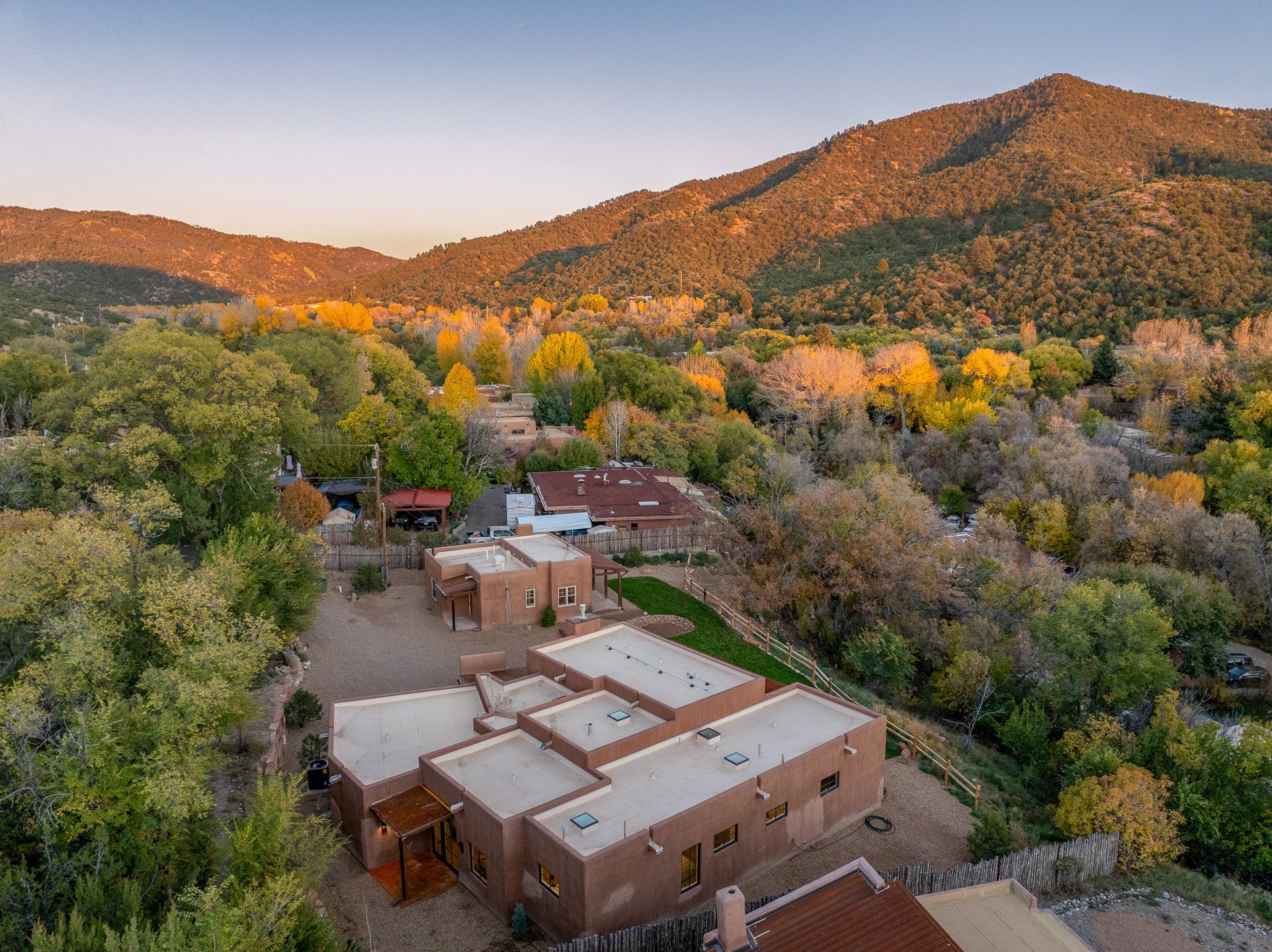 1612 Cerro Gordo Road Santa Fe, NM 87501 - Photo 15 of 18
