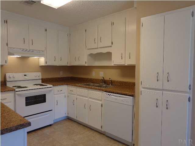2644 Tinosa Circle Pensacola, FL 32526 - Photo 5 of 19 Large kitchen pantry.