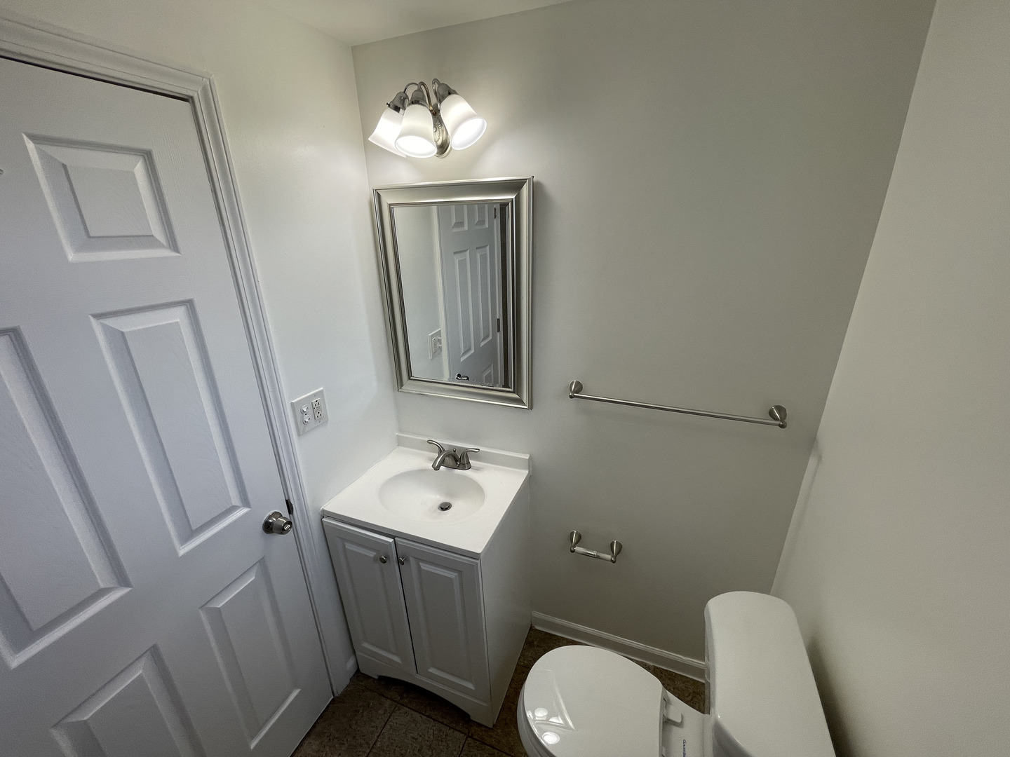 649 East Marquette Road, Unit 4 Chicago, IL 60637 - Photo 14 of 19 a bathroom with a toilet sink and mirror