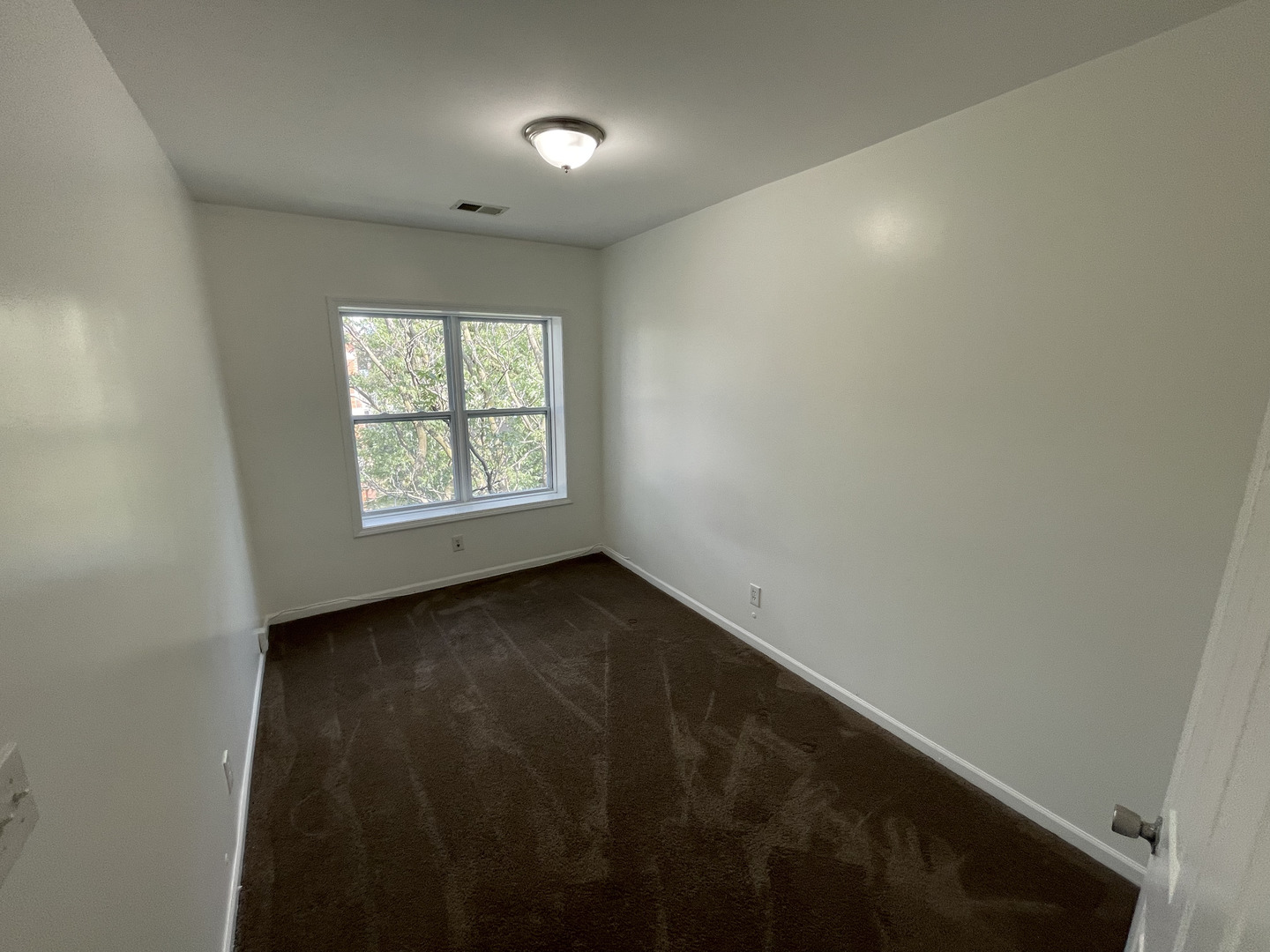 649 East Marquette Road, Unit 4 Chicago, IL 60637 - Photo 4 of 19 an empty room with a window