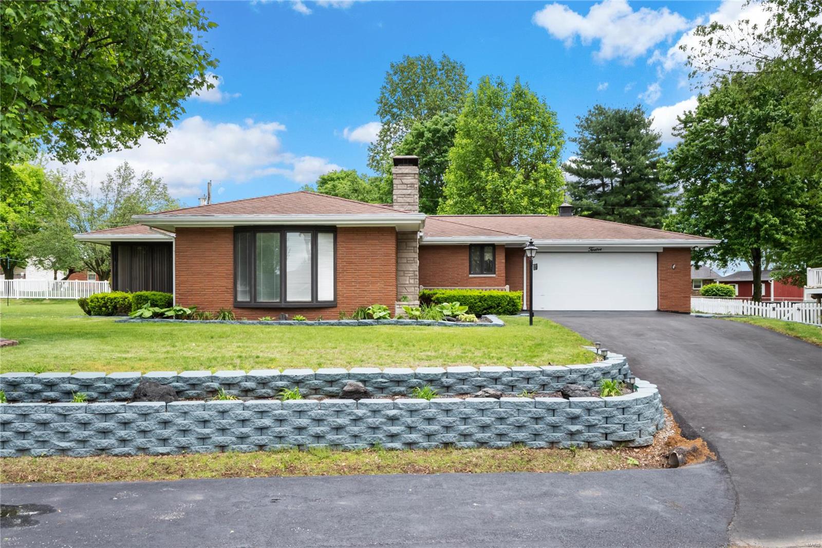 12 Richard Street Waterloo, IL 62298 - Photo 1 of 32 Gallery Image 1