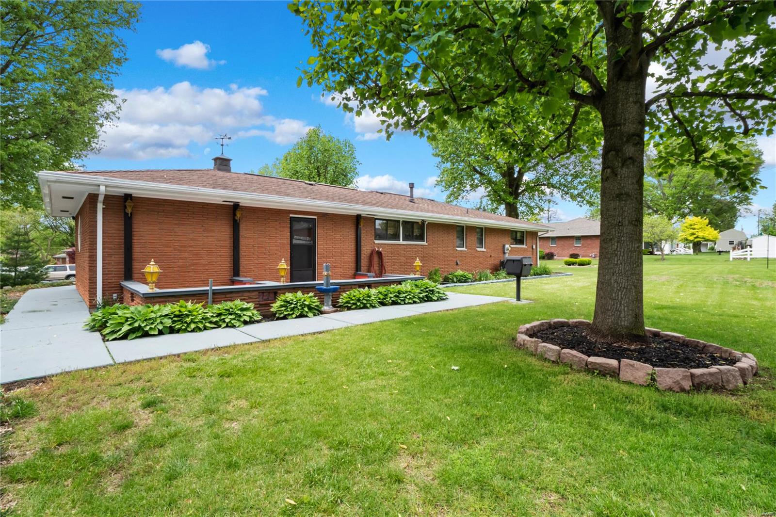 12 Richard Street Waterloo, IL 62298 - Photo 4 of 32 Gallery Image 4