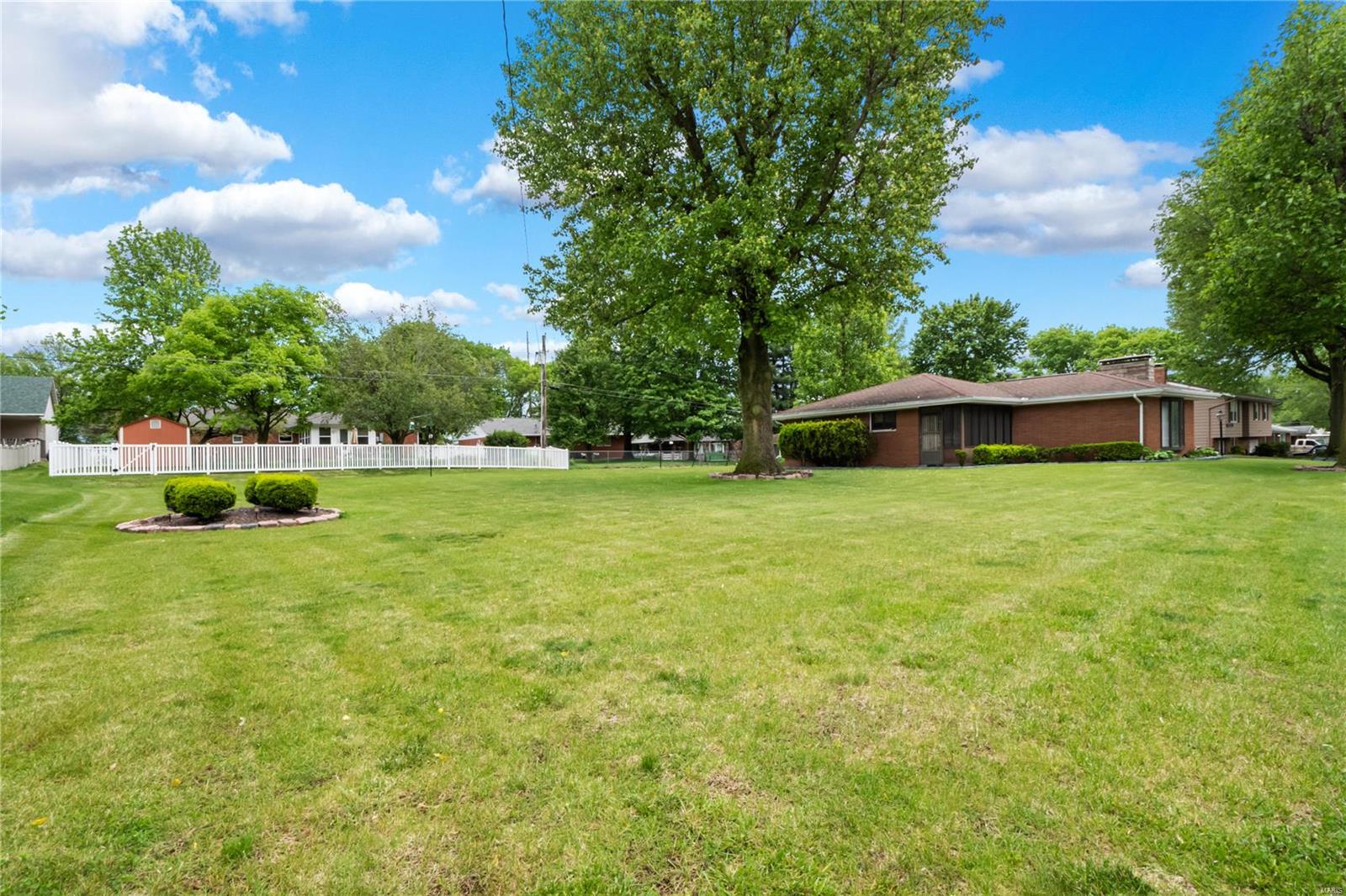 12 Richard Street Waterloo, IL 62298 - Photo 8 of 32 Gallery Image 8